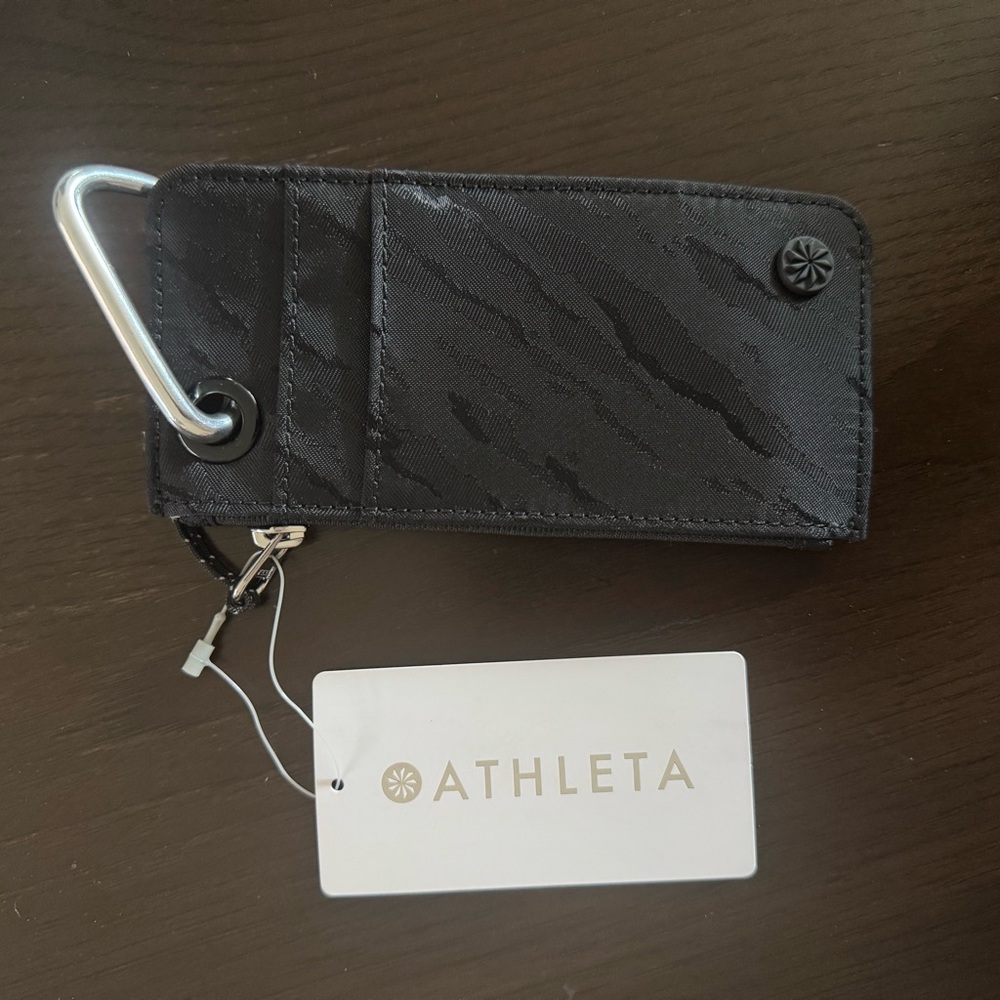 02 NWT Athleta Coffee Run wallet with clip black stripe